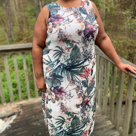Floral Dress *Plus Size* - Picture 2 of 3